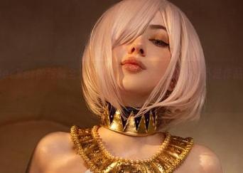 Alina Becker的特制全套礼服,实在是无法理解…不过作品倒是很好看